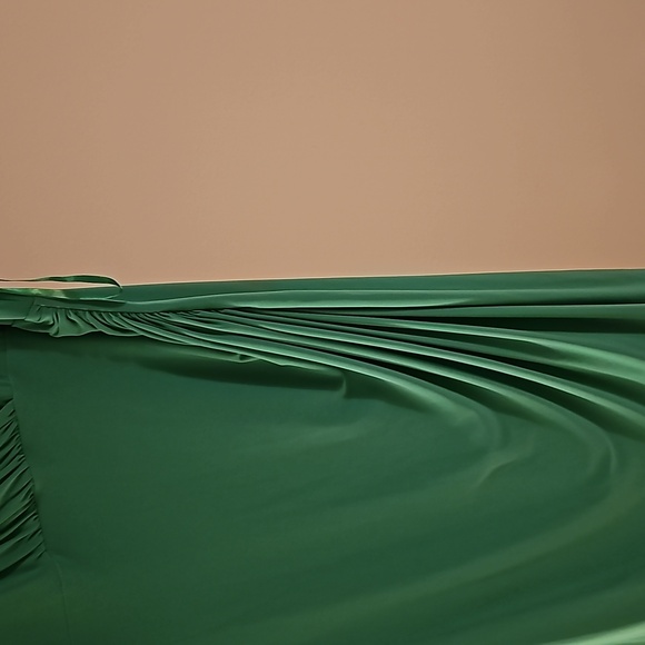 Green Sleeveless Dress - Picture 2 of 7